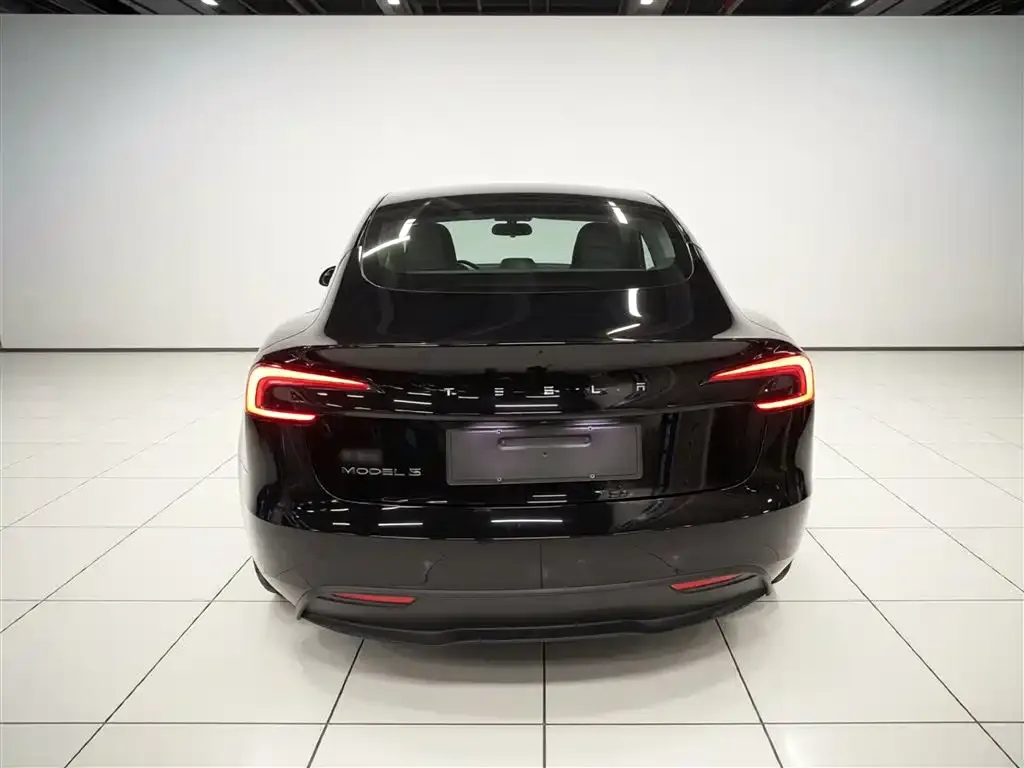 Tesla Model 3 — фото 2