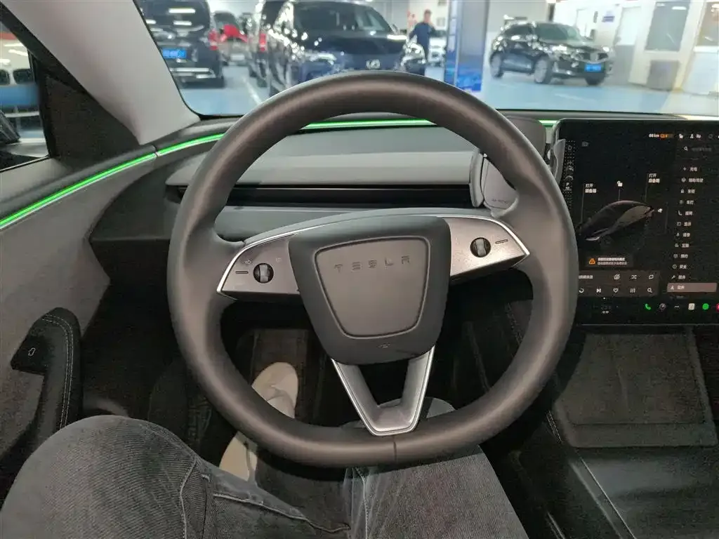 Tesla Model 3 — фото 10