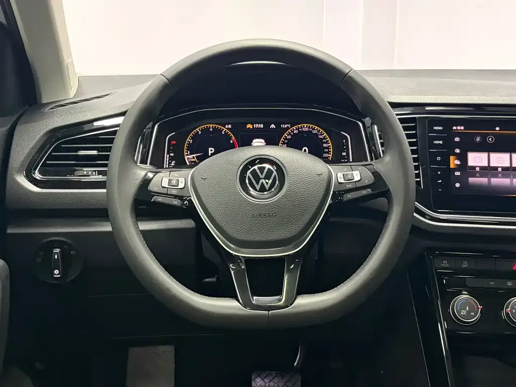 Volkswagen T-Roc — фото 6