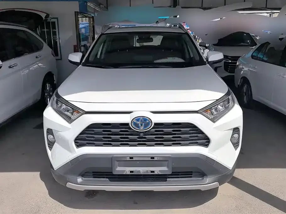 Toyota RAV4 — фото 6