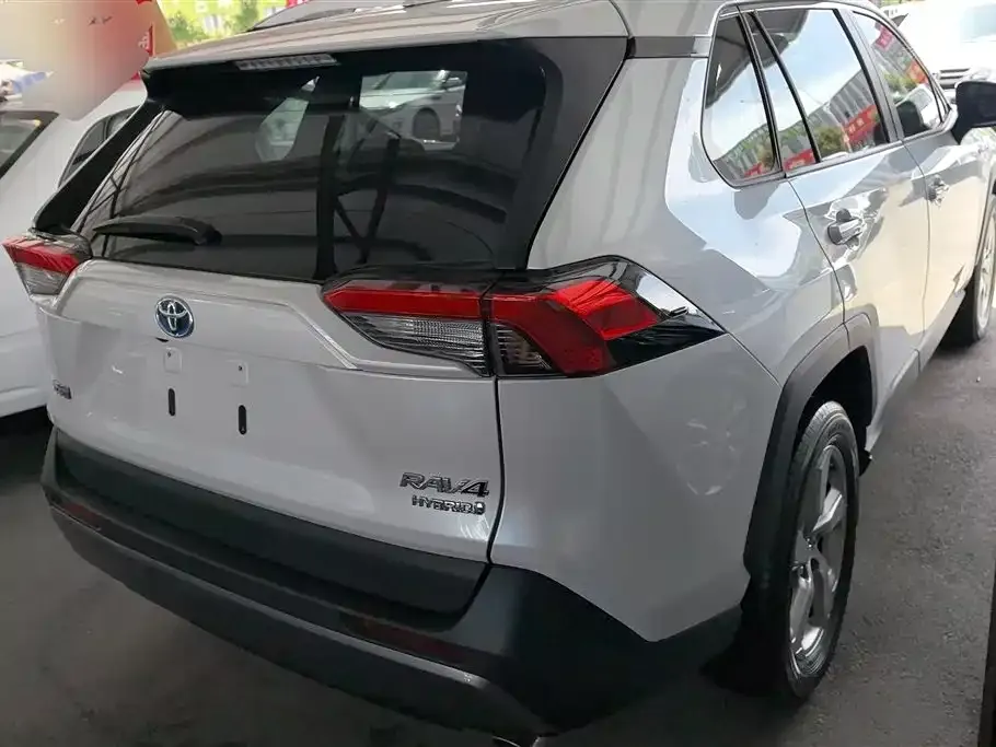 Toyota RAV4 — фото 8