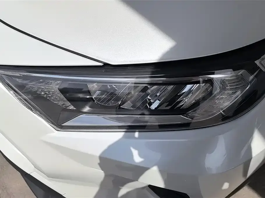 Toyota RAV4 — фото 7