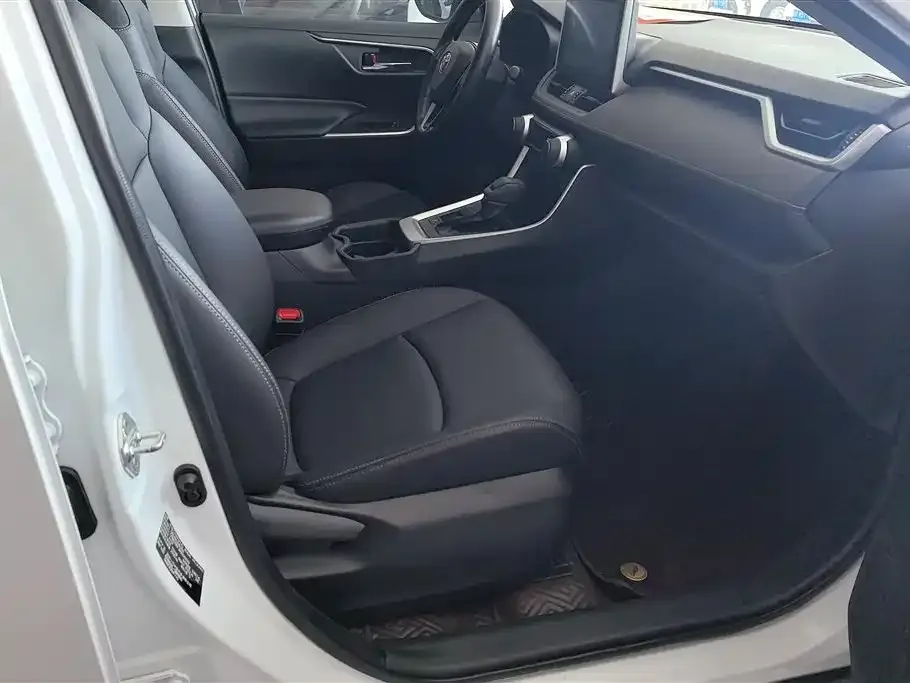Toyota RAV4 — фото 2