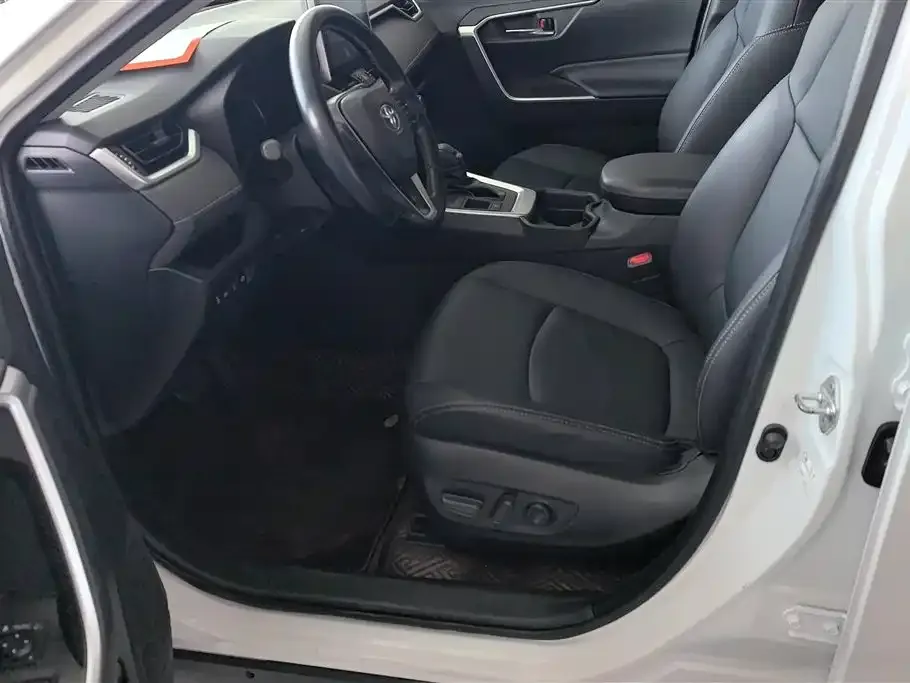 Toyota RAV4 — фото 3