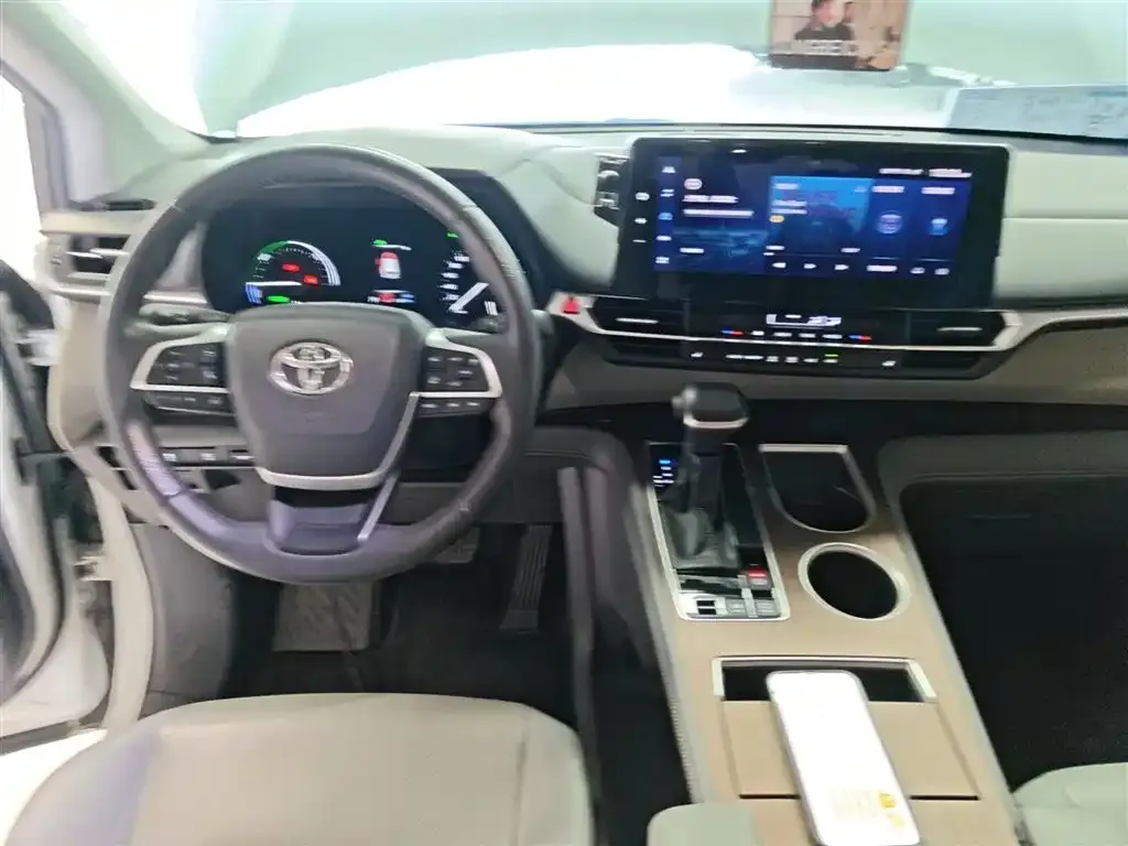 Toyota Granvia — фото 3