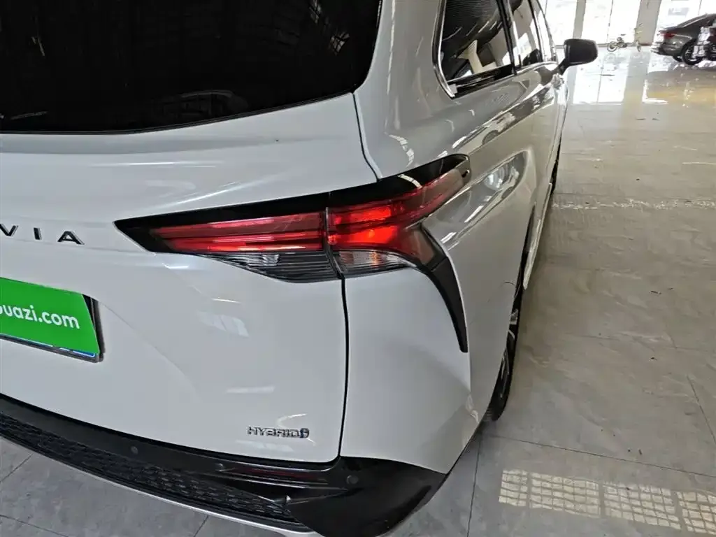Toyota Granvia — фото 8