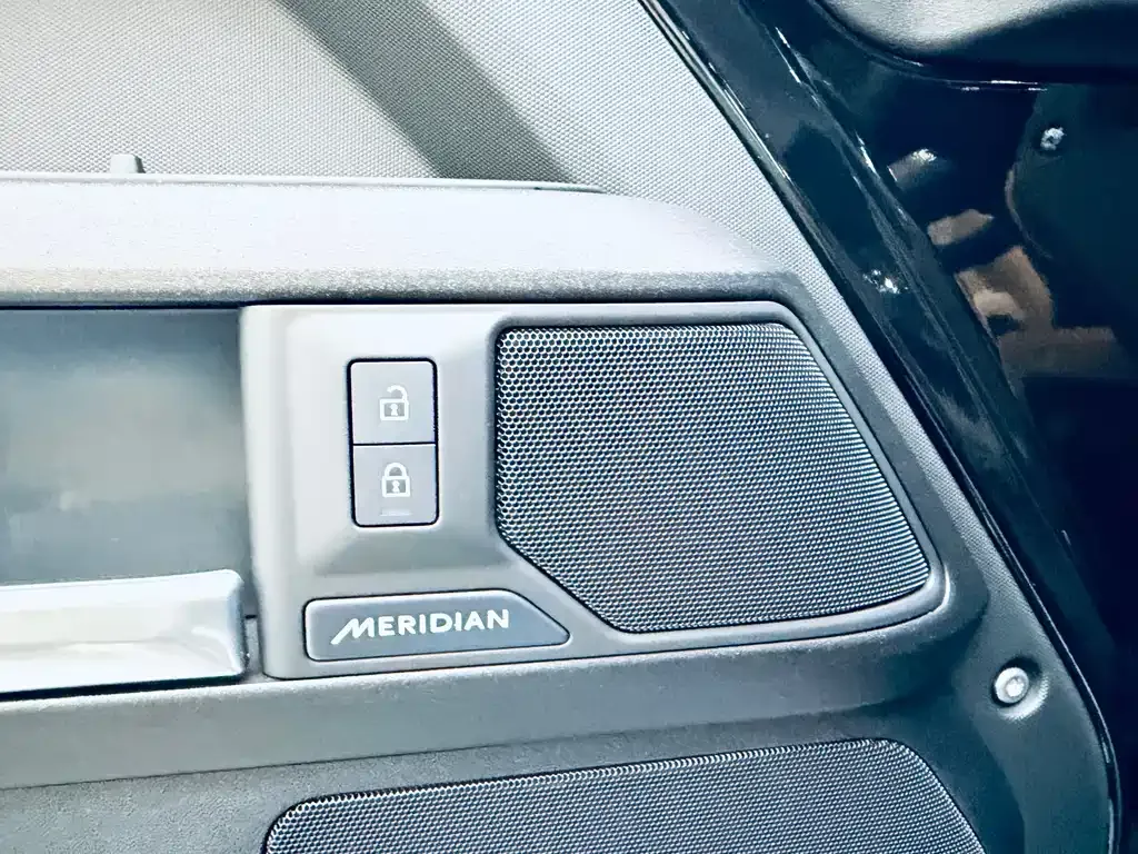 Land Rover Defender — фото 10