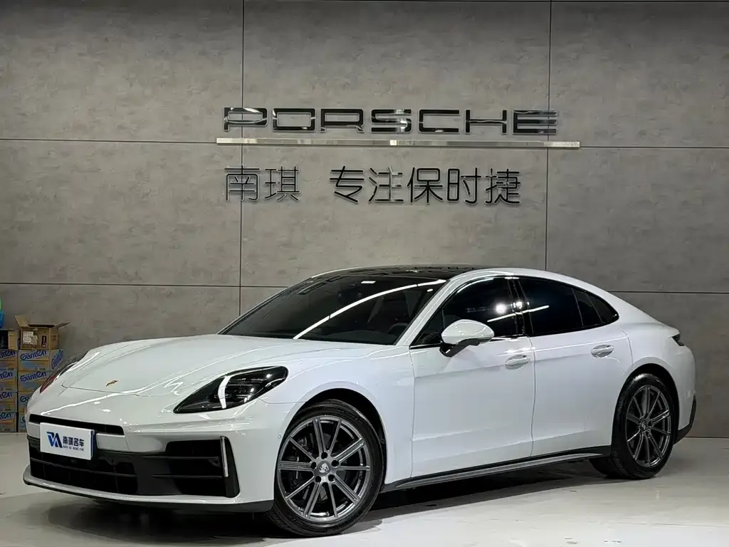 Porsche Panamera — фото 1
