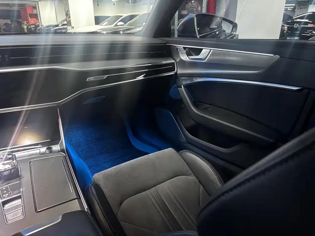 Audi A6L 2023 из CN, фото 2