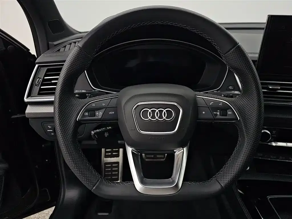 Audi Q5L — фото 10