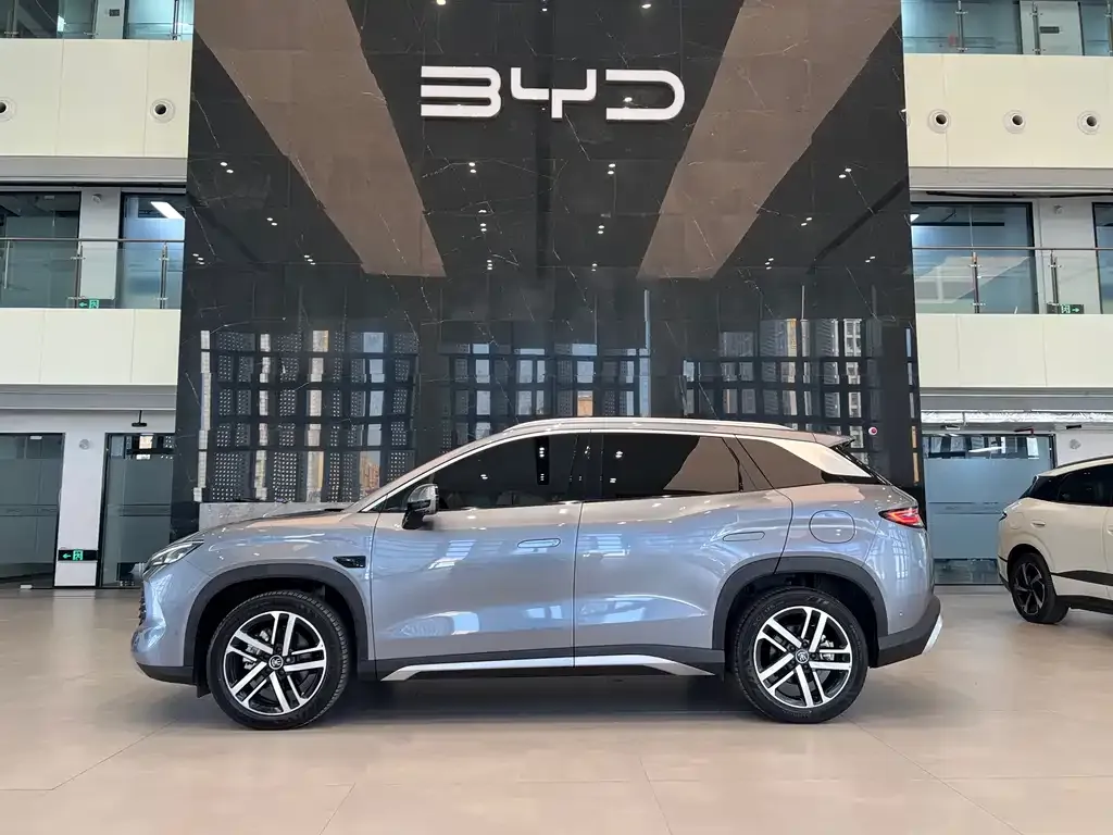 BYD L DM-i — фото 8