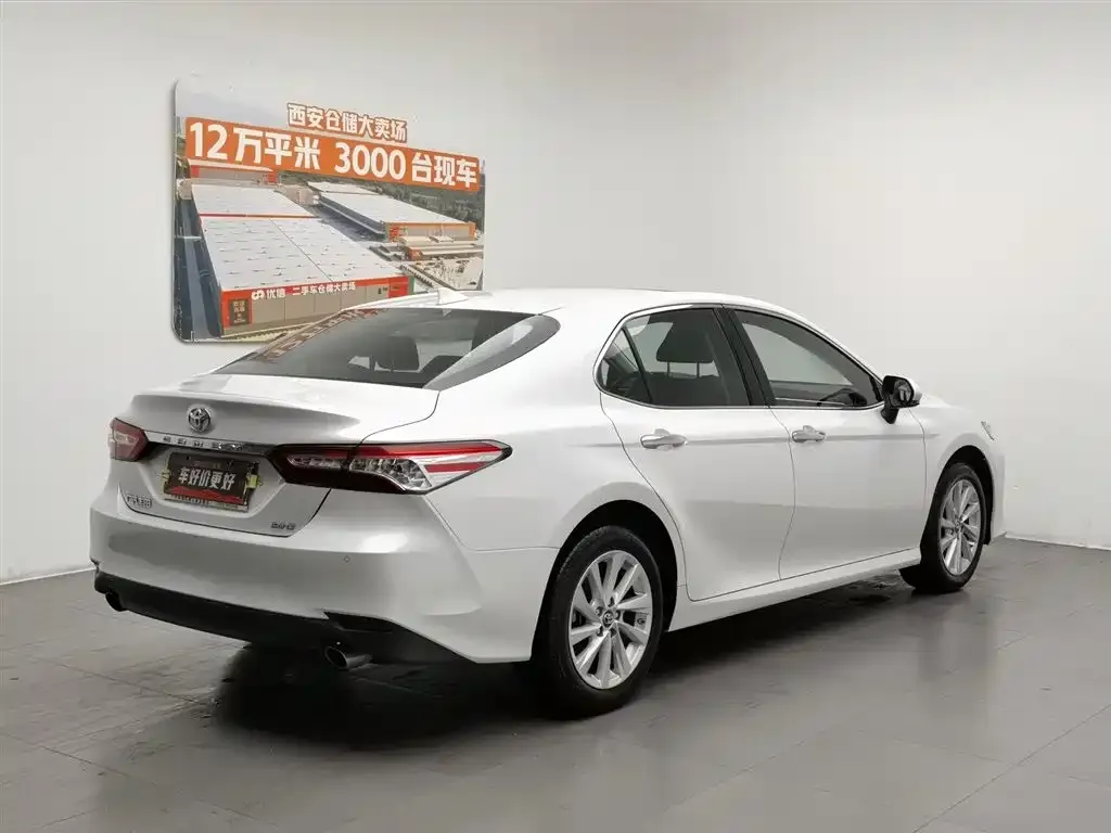 Toyota Camry — фото 6