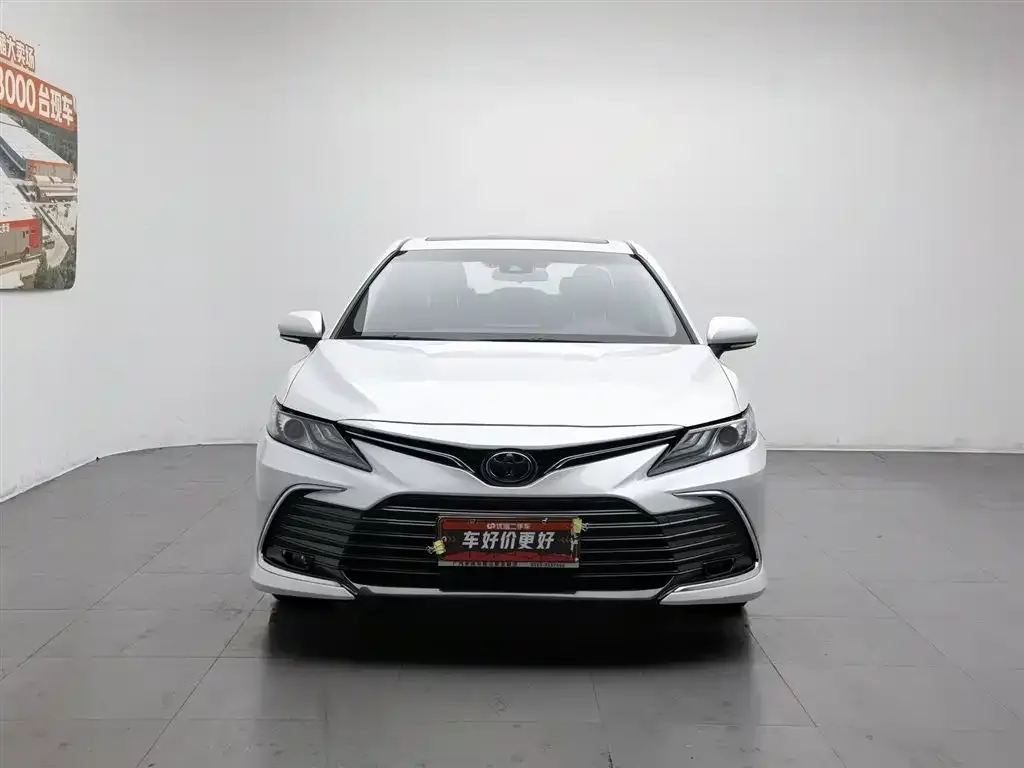 Toyota Camry — фото 2