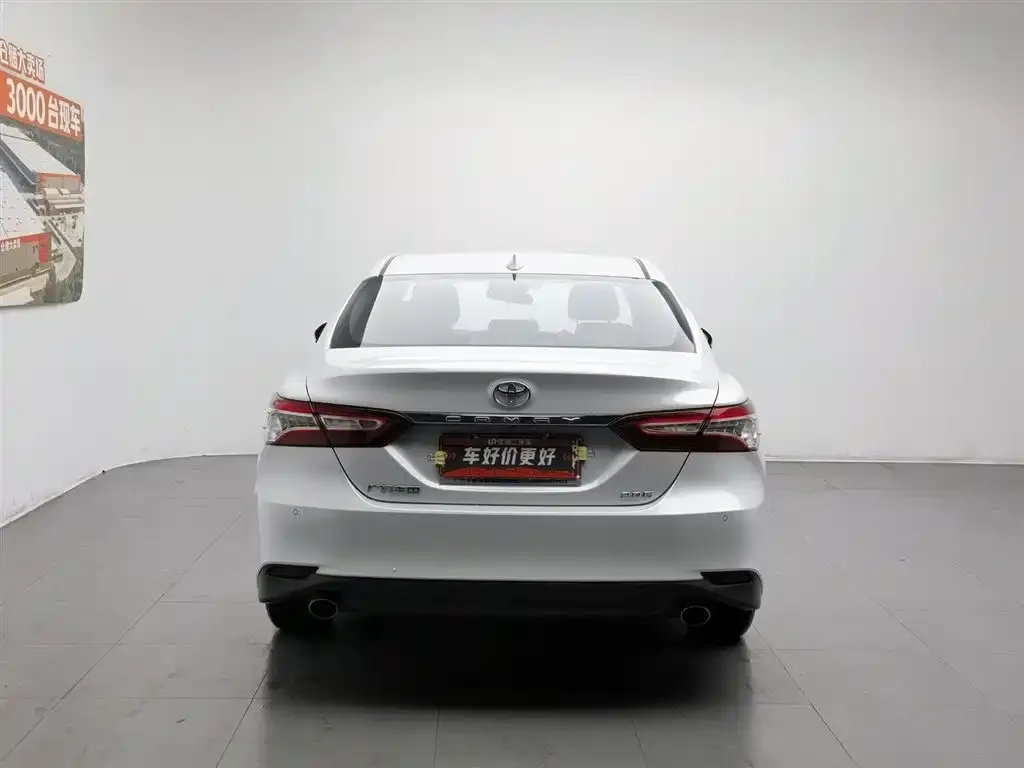 Toyota Camry — фото 3