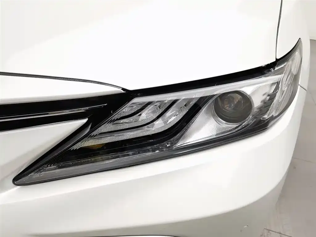 Toyota Camry — фото 7