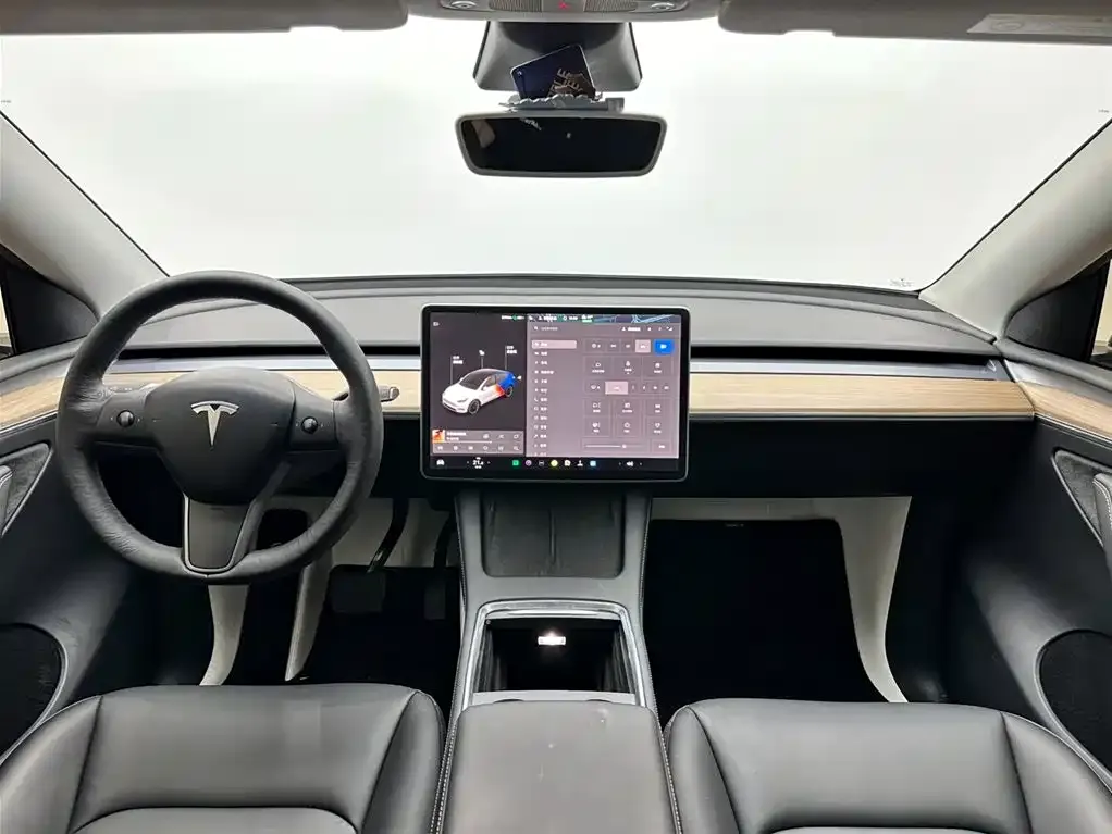 Tesla Model Y — фото 3