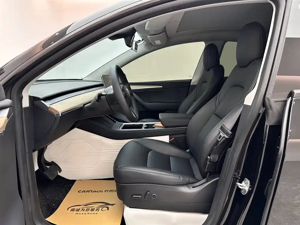 Tesla Model Y — фото 10