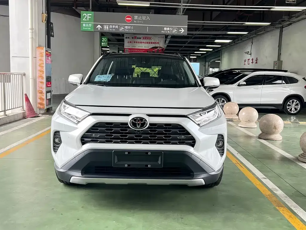Toyota RAV4 — фото 7
