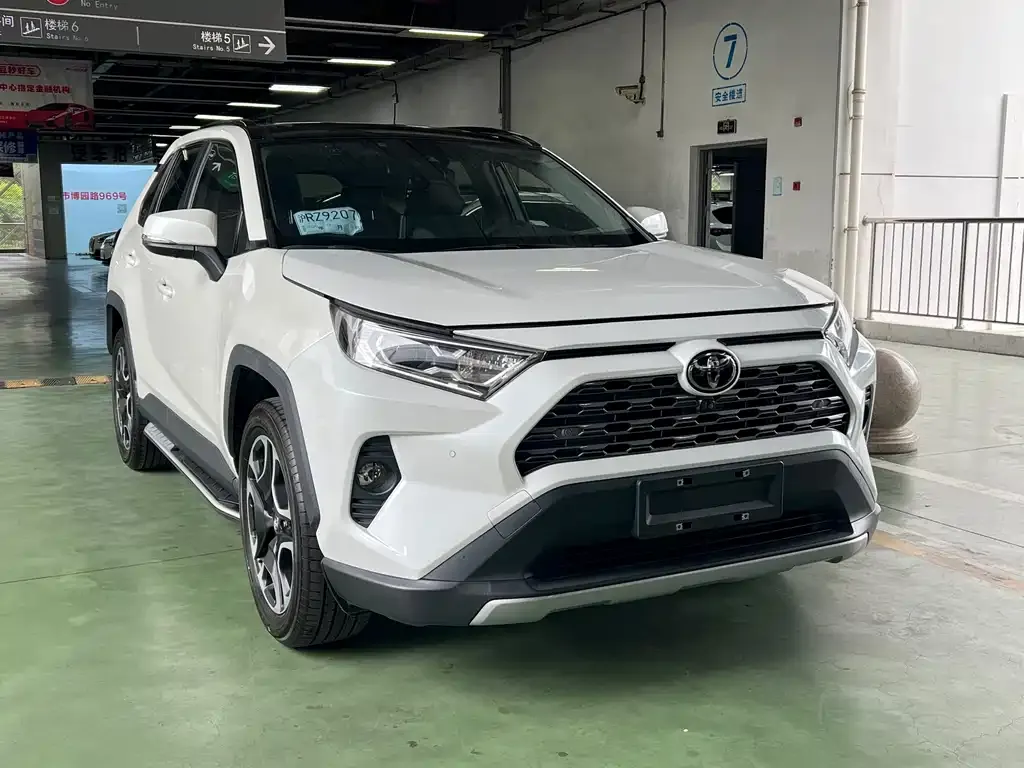 Toyota RAV4 — фото 2