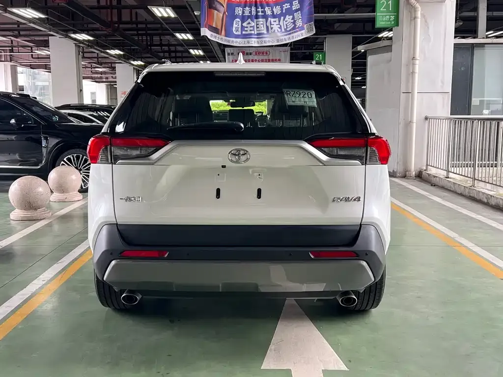 Toyota RAV4 — фото 4