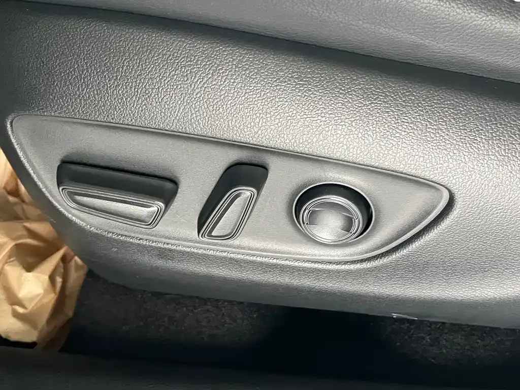 Toyota RAV4 — фото 5