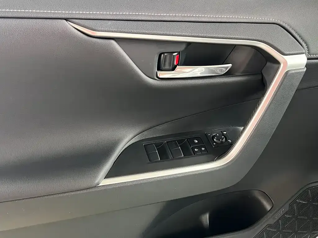 Toyota RAV4 — фото 9