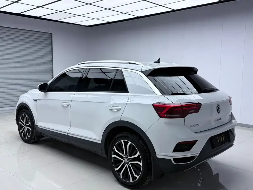 Volkswagen T-Roc — фото 10