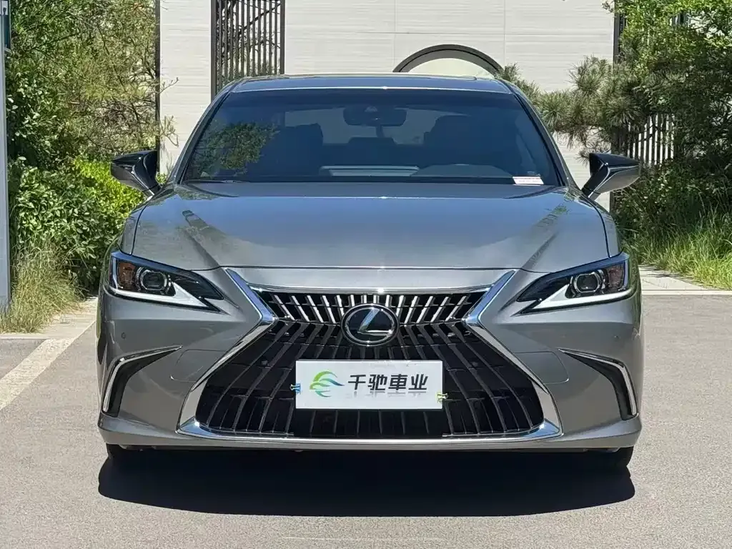 Lexus ES — фото 8
