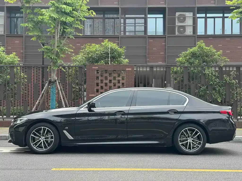 BMW 5 Series New Energy — фото 9