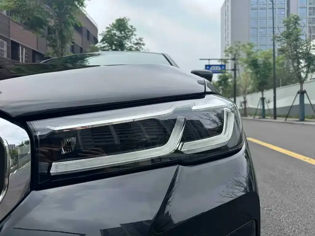 BMW 5 Series New Energy — фото 2