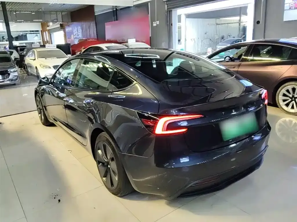 Tesla Model 3 — фото 9