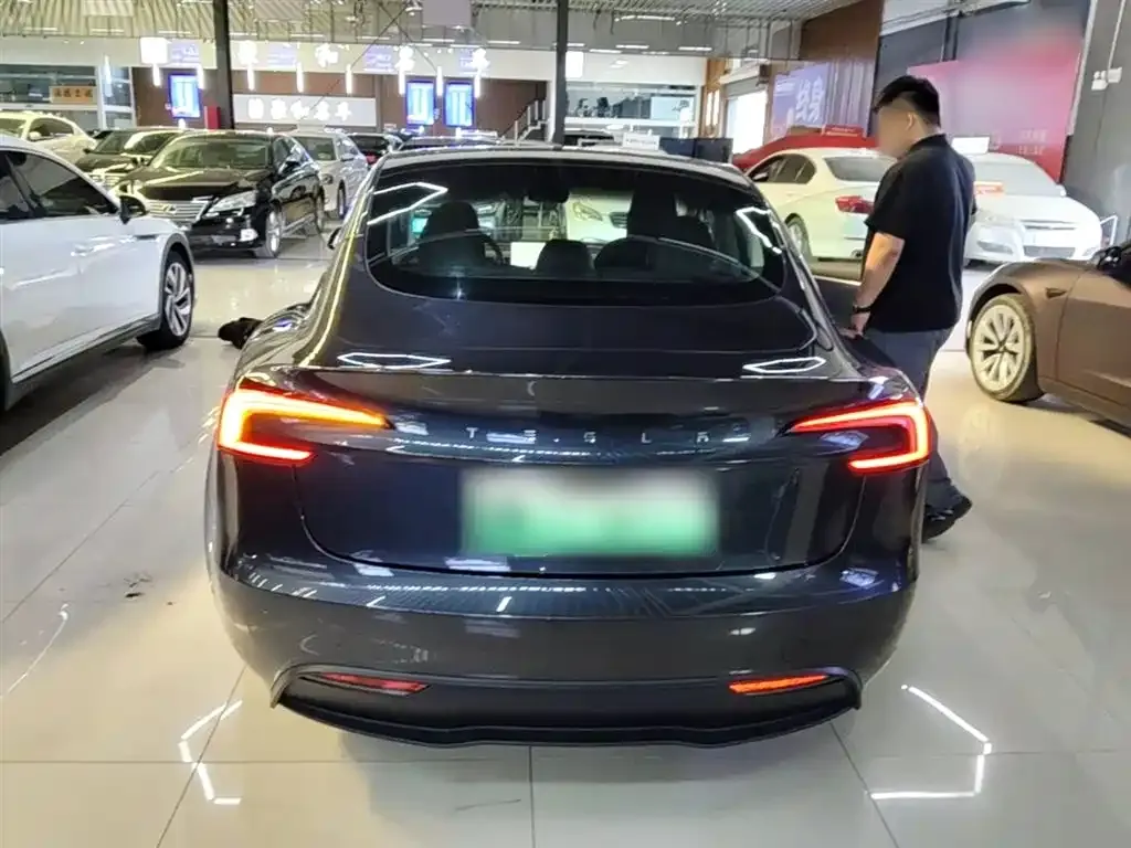 Tesla Model 3 — фото 5