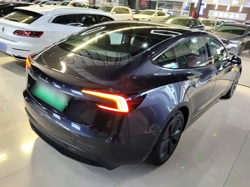 Tesla Model 3 — фото 2