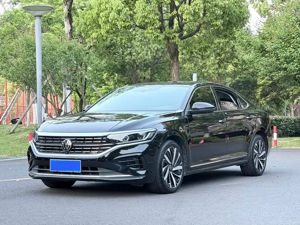 Volkswagen Passat — фото 1