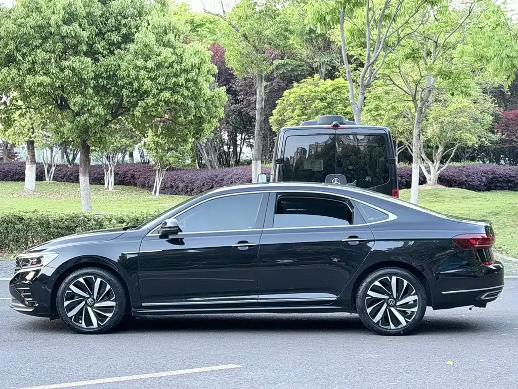 Volkswagen Passat — фото 10