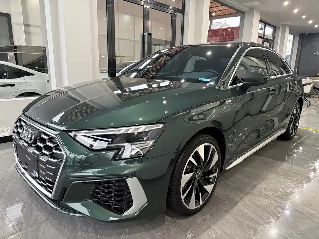 Audi A3 — фото 1