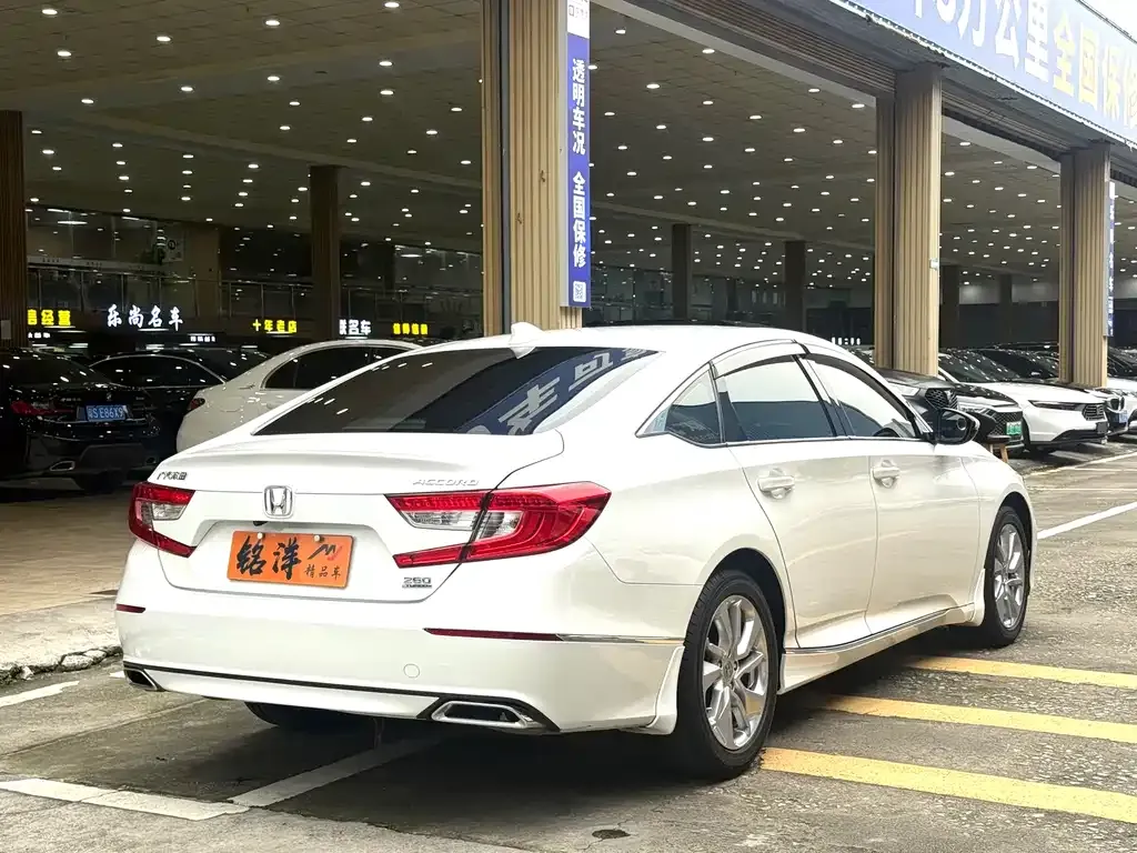 Honda Accord — фото 9