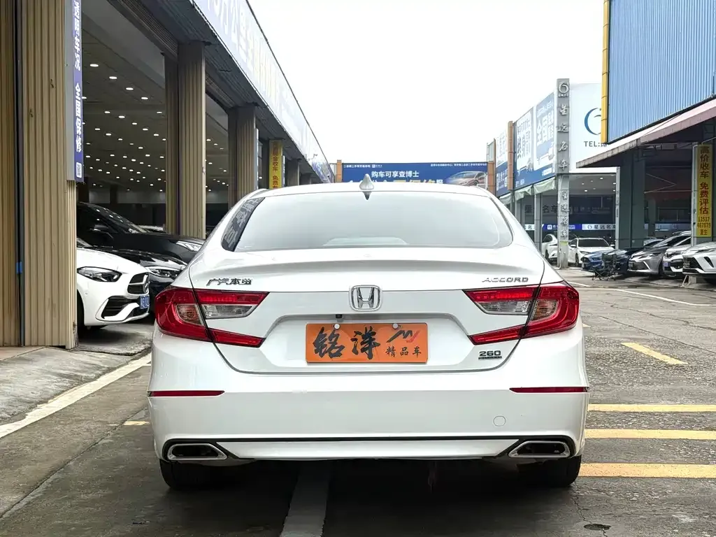 Honda Accord — фото 10