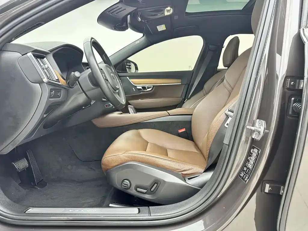 Volvo S90 2021 из CN, фото 8