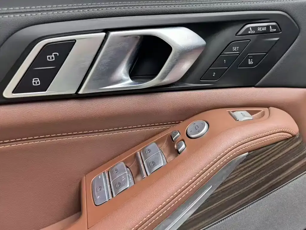 BMW X7 — фото 9