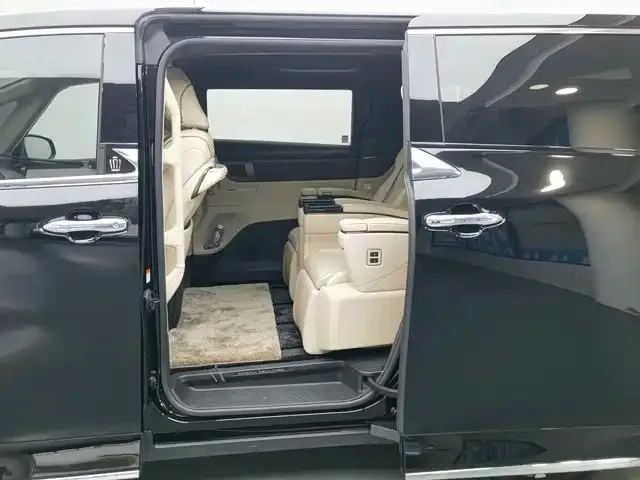 Toyota Vellfire — фото 8
