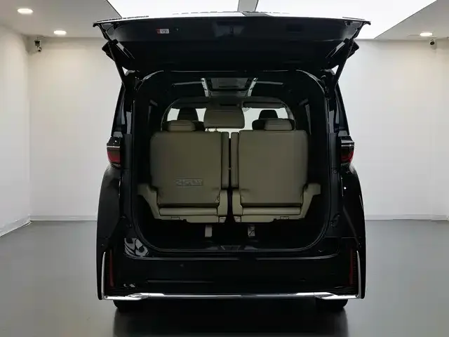 Toyota Vellfire — фото 2