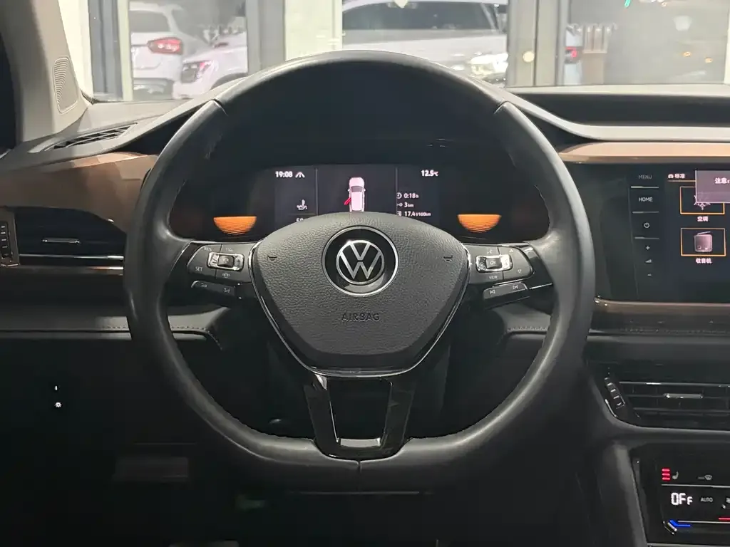 Volkswagen Tharu — фото 6