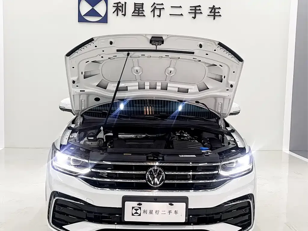 Volkswagen Tiguan L — фото 9