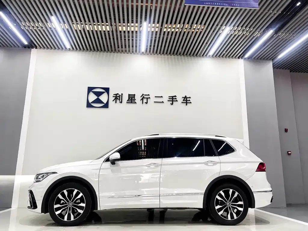 Volkswagen Tiguan L — фото 6