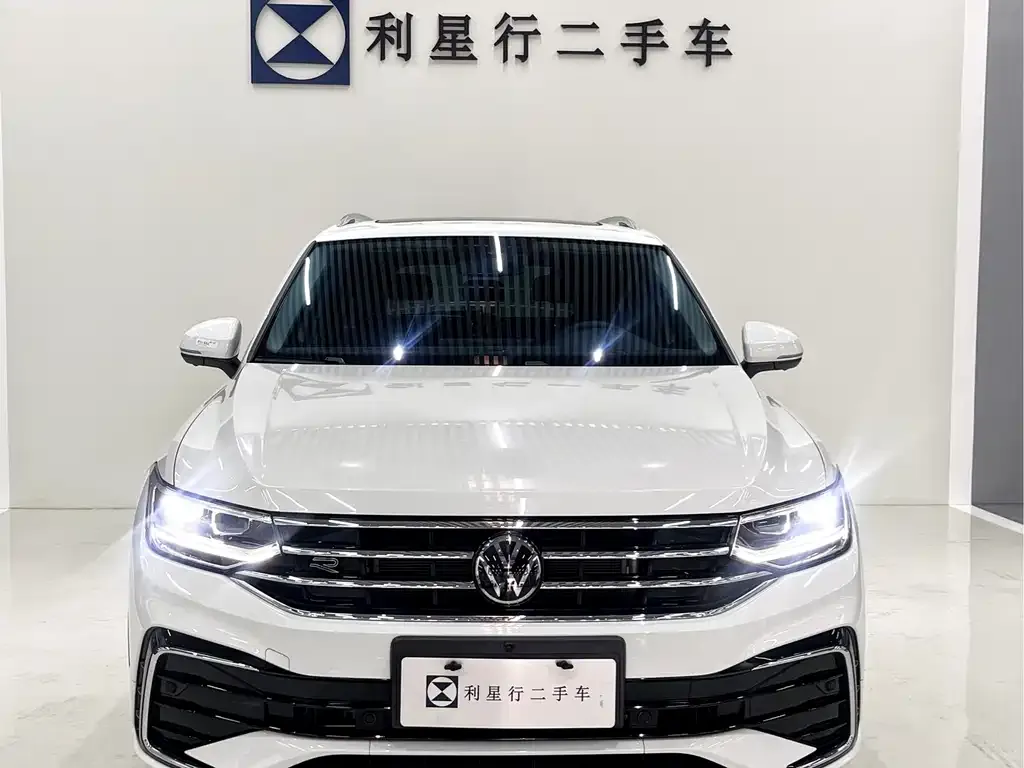 Volkswagen Tiguan L — фото 2