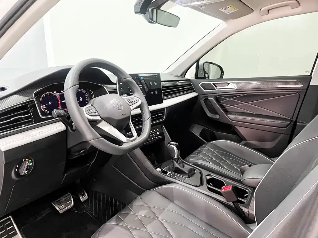 Volkswagen Tiguan L — фото 4