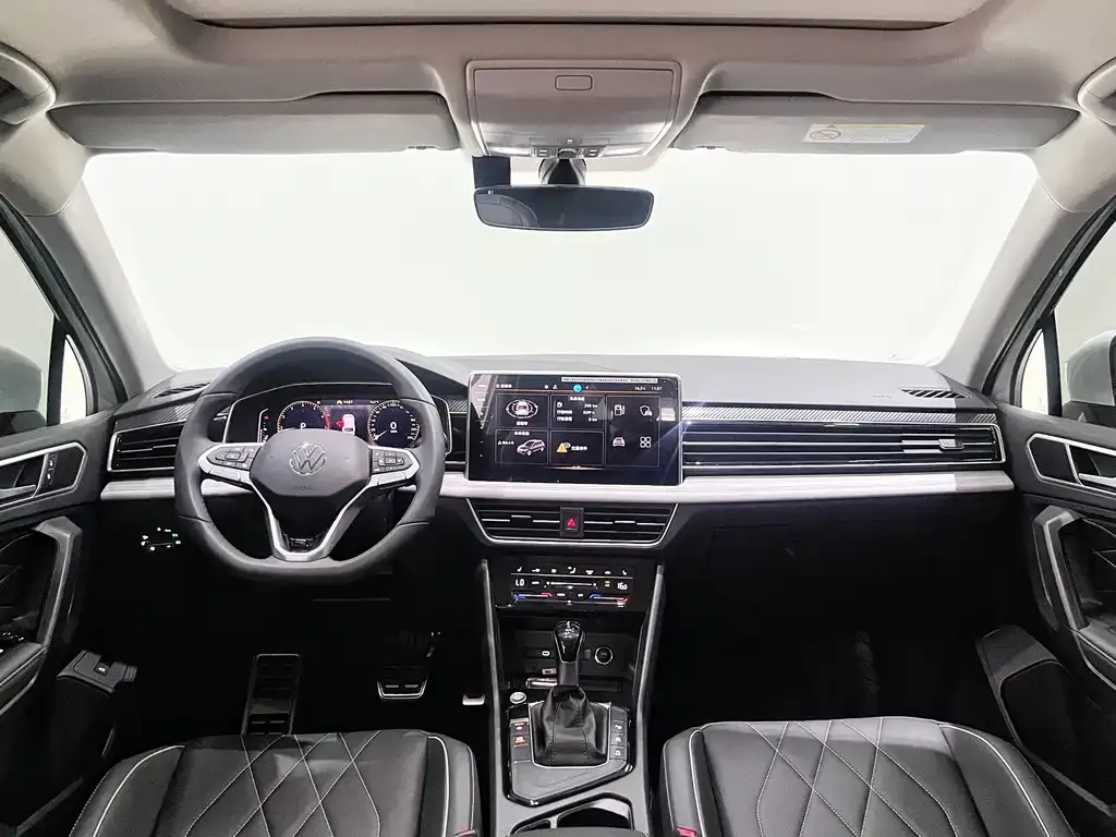 Volkswagen Tiguan L — фото 10