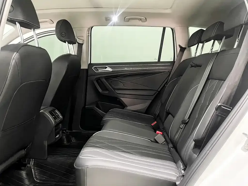 Volkswagen Tiguan L — фото 8