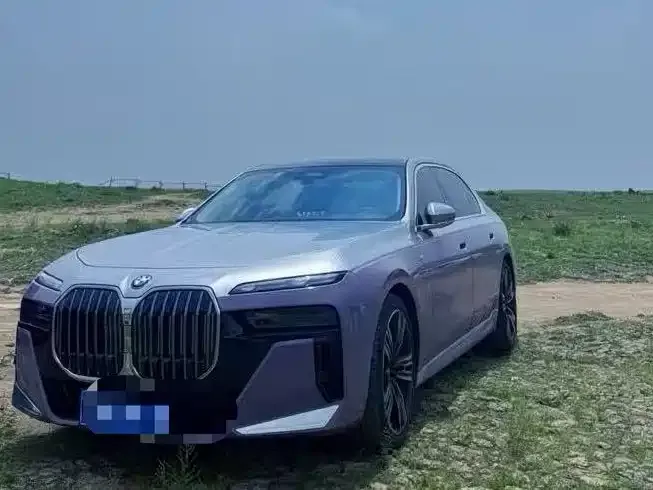 BMW 7 Series — фото 1